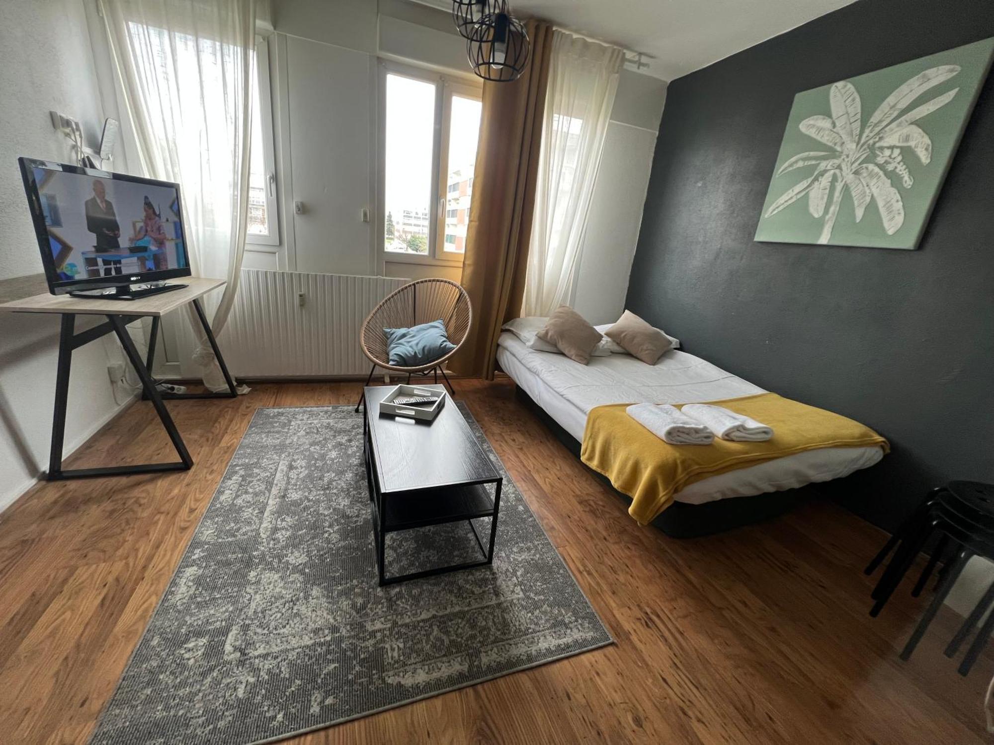 Mon Palmier Grand Appartement Parking Un-Sejour-A-Part Metz Bagian luar foto